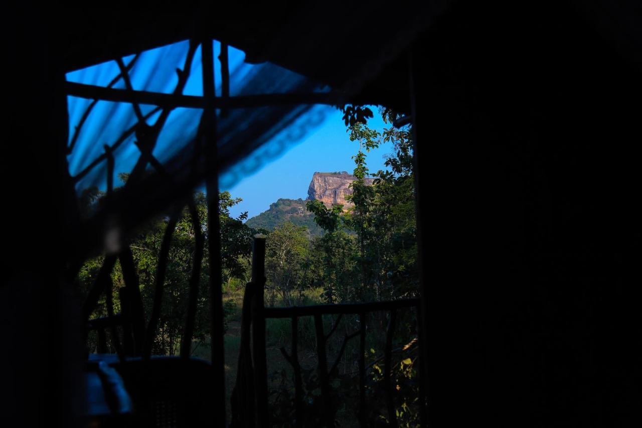 Sigiriya Rock Gate Tree House Hotel Екстериор снимка