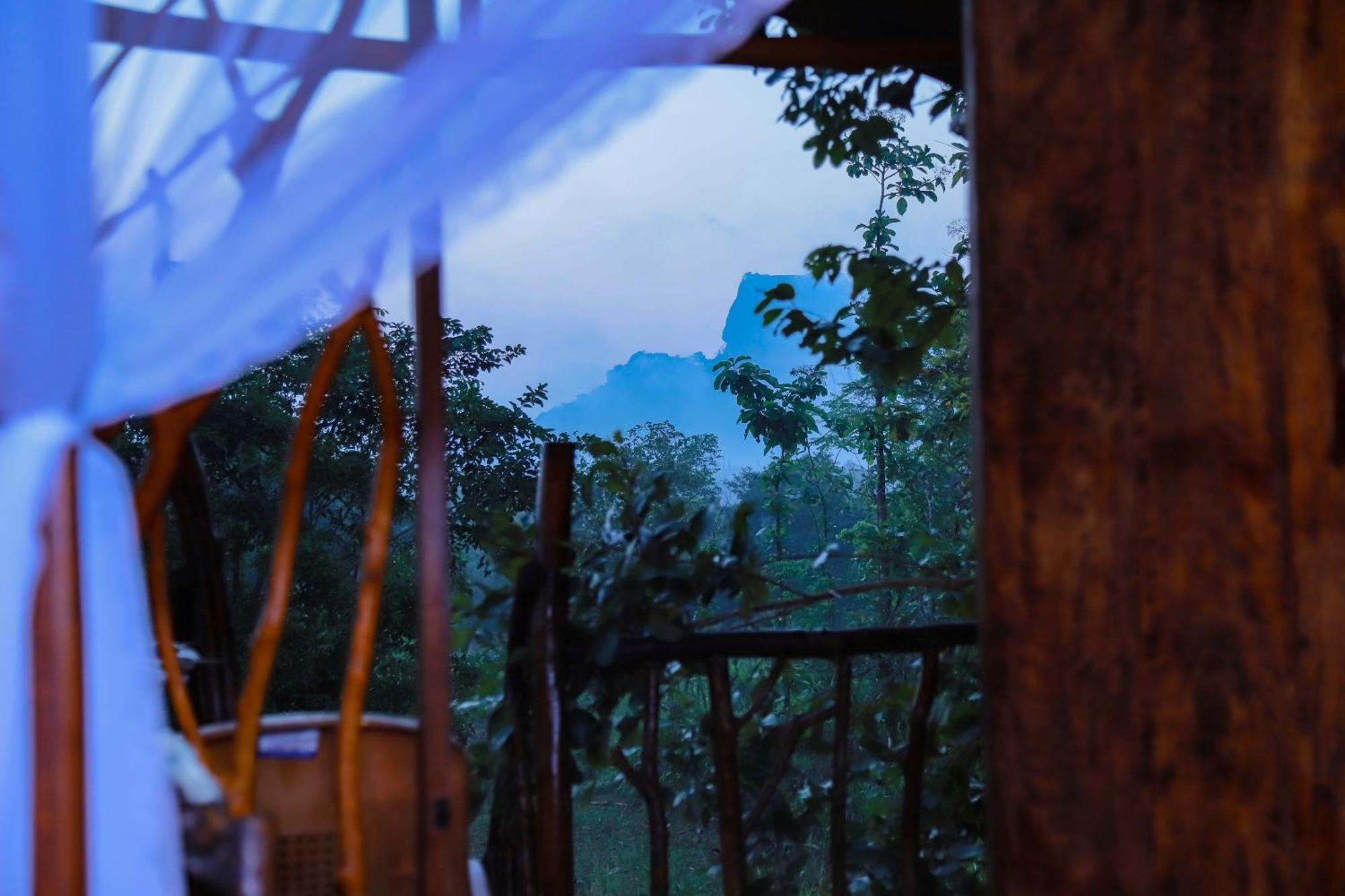 Sigiriya Rock Gate Tree House Hotel Екстериор снимка